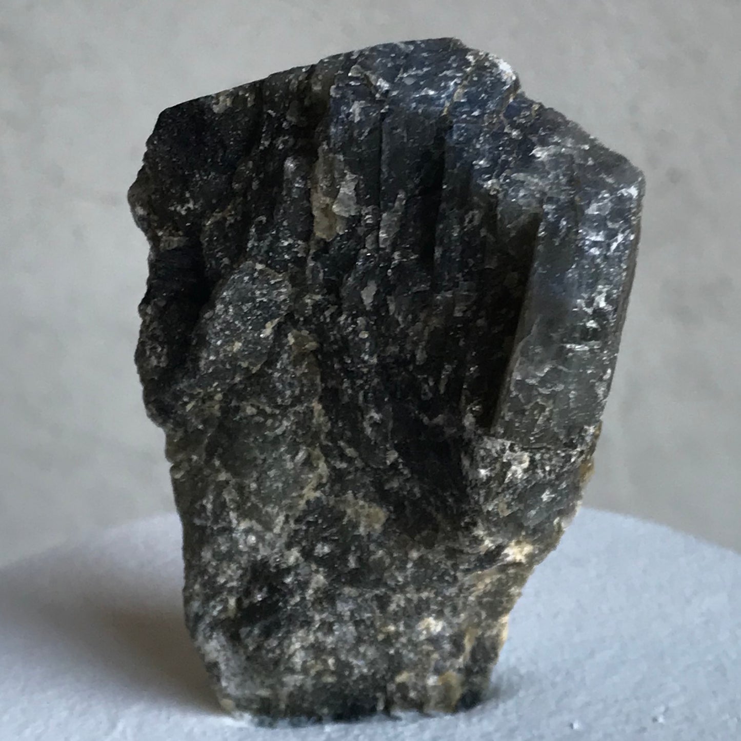 Abstract Cut Labradorite Lid