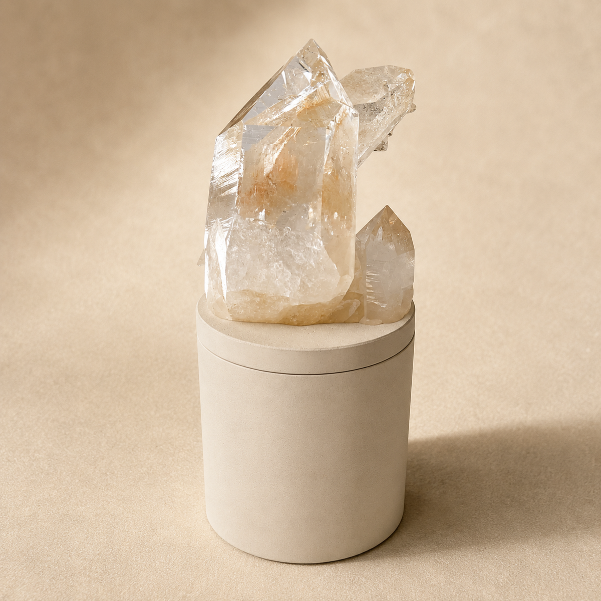 Quartz Crystal Generator Cluster Lid Gardenia Candle