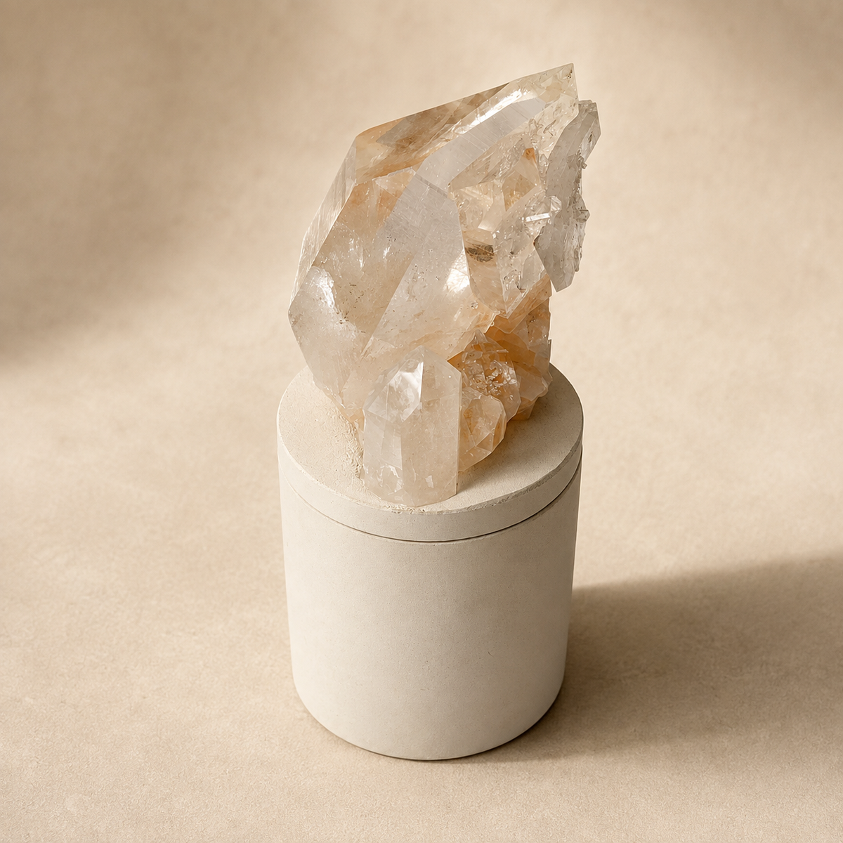 Quartz Crystal Generator Cluster Lid Gardenia Candle