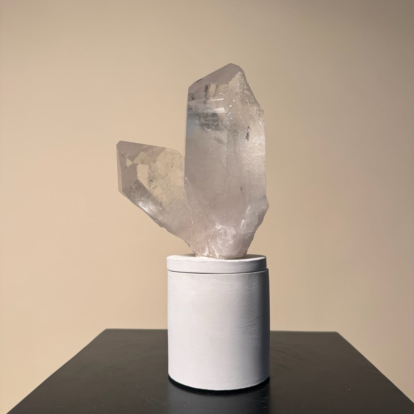 Quartz Crystal Generator Lid Gardenia Candle