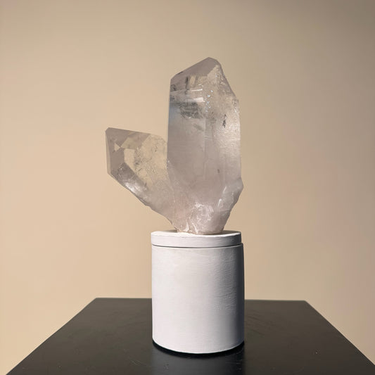 Quartz Crystal Generator Lid Gardenia Candle