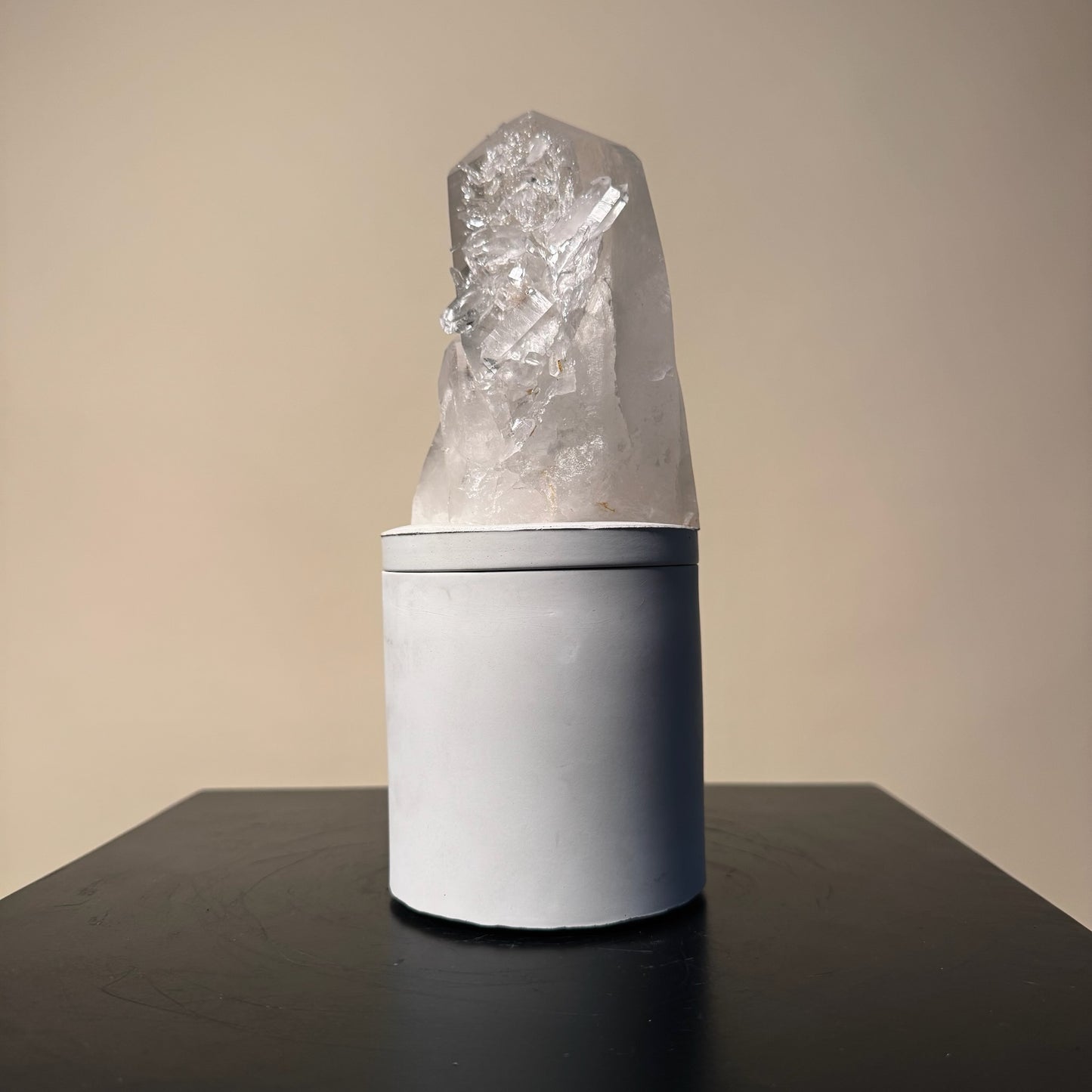 Lumerian Quartz Generator w/ Growth Crystal Lid Gardenia Candle