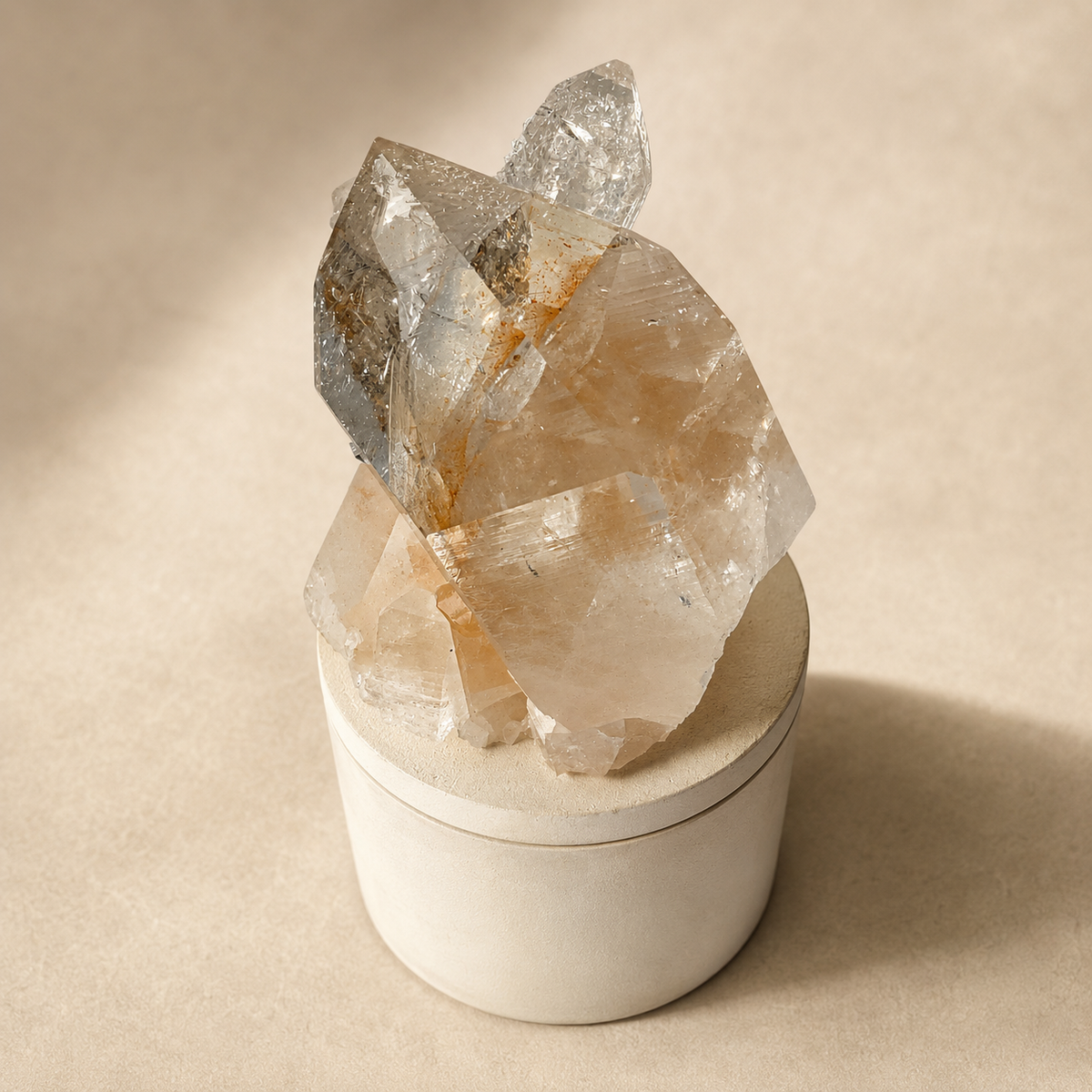 Quartz Crystal Generator Cluster Lid Gardenia Candle