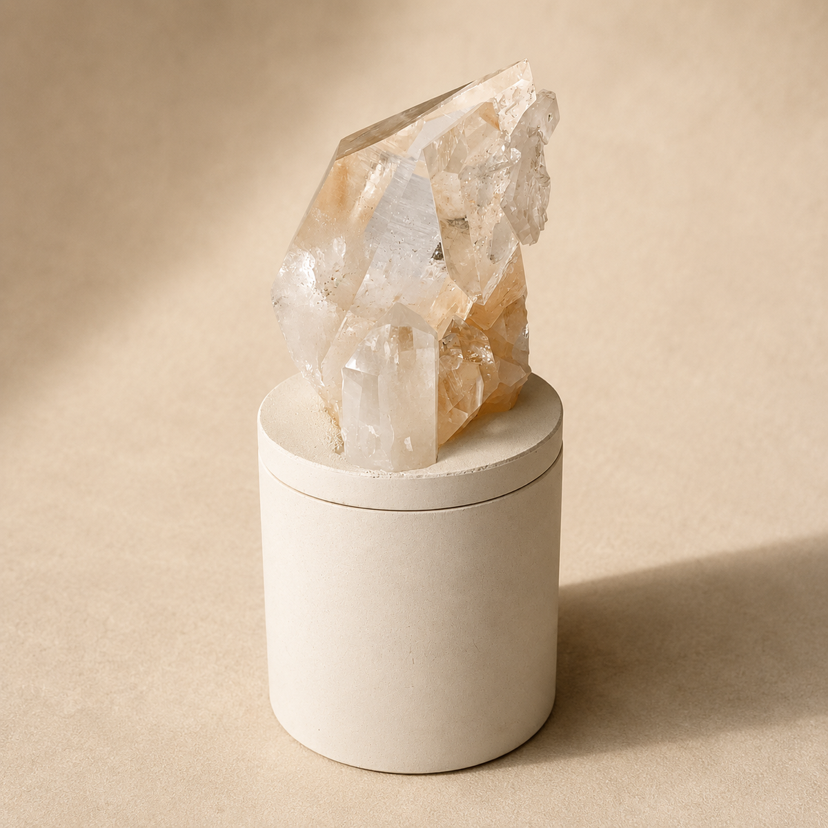 Quartz Crystal Generator Cluster Lid Gardenia Candle