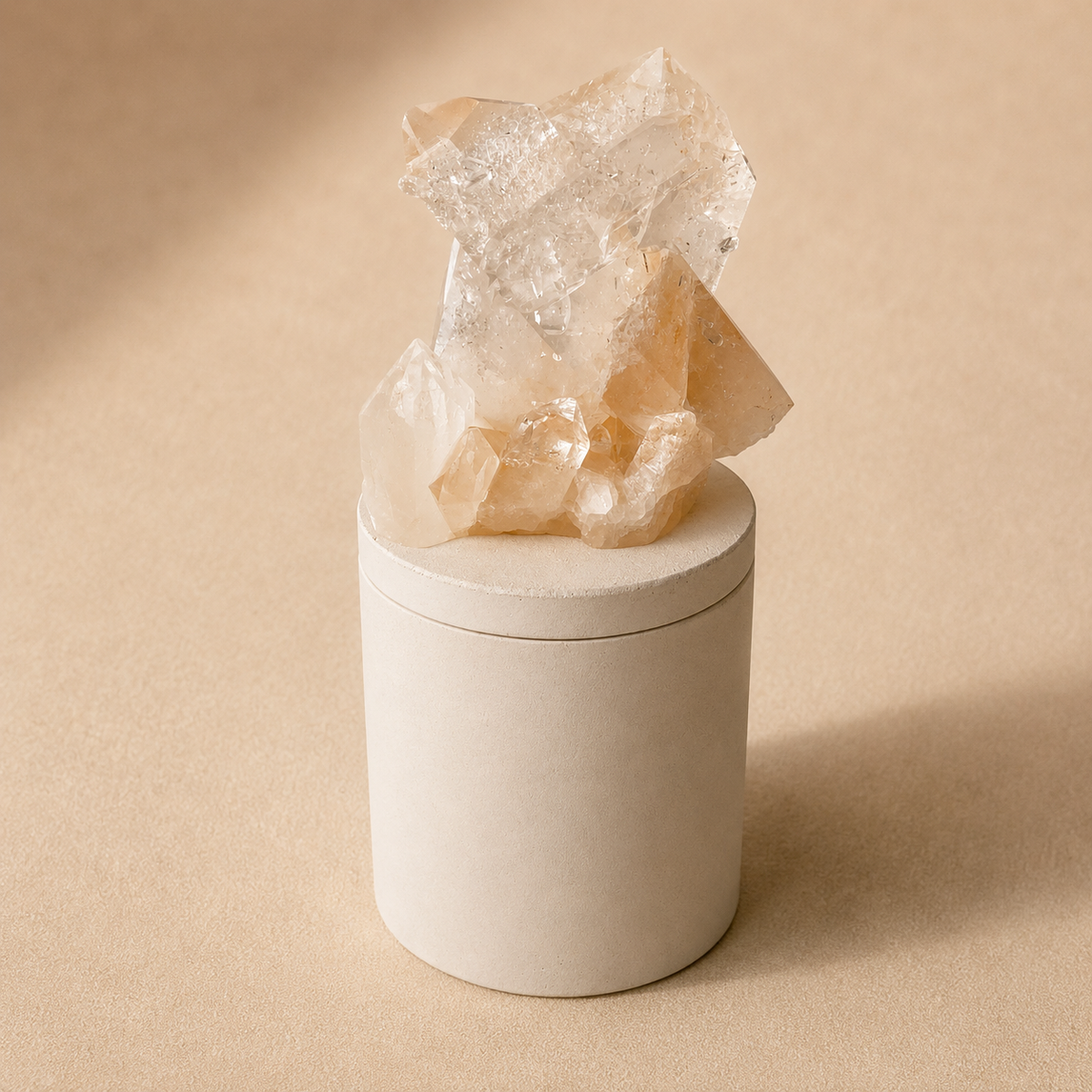 Quartz Crystal Generator Cluster Lid Gardenia Candle
