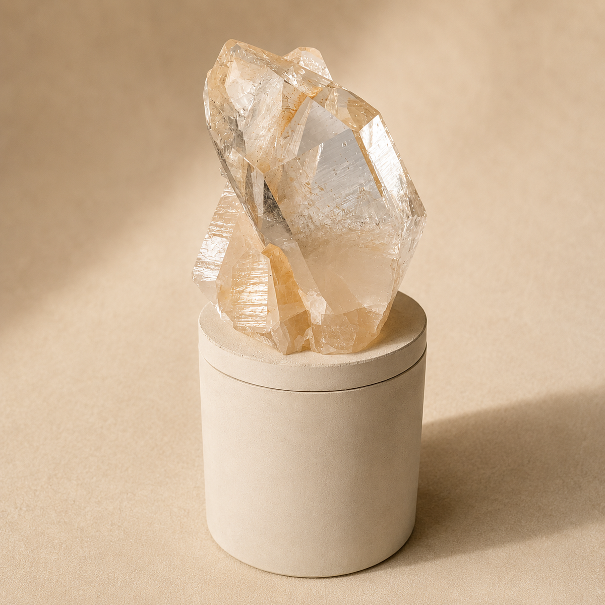 Quartz Crystal Generator Cluster Lid Gardenia Candle
