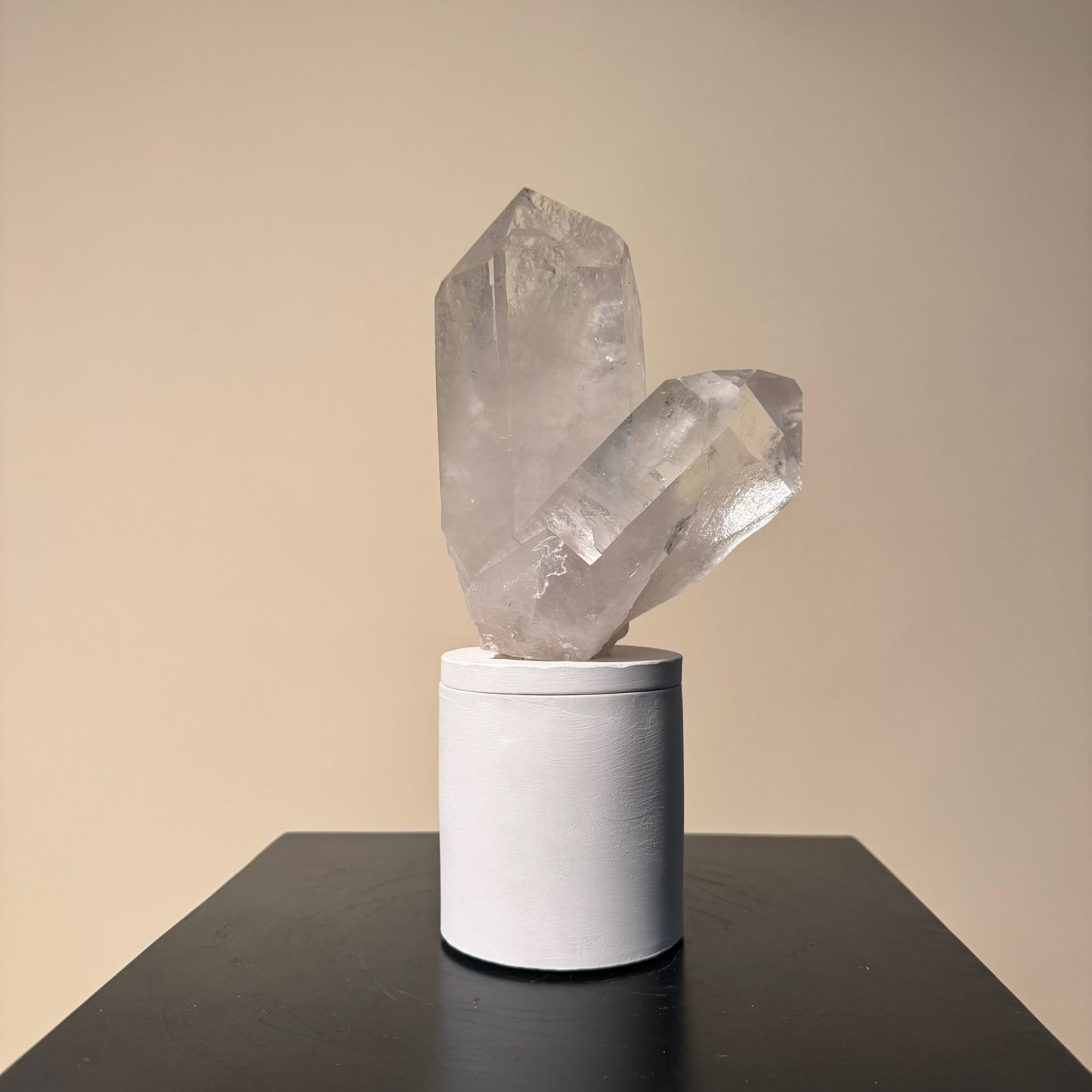 Quartz Crystal Generator Lid Gardenia Candle