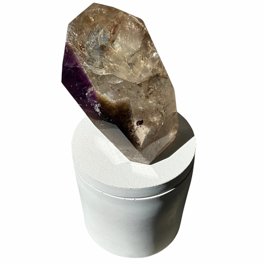 Quartz Crystal with Amethyst Lid Gardenia Candle