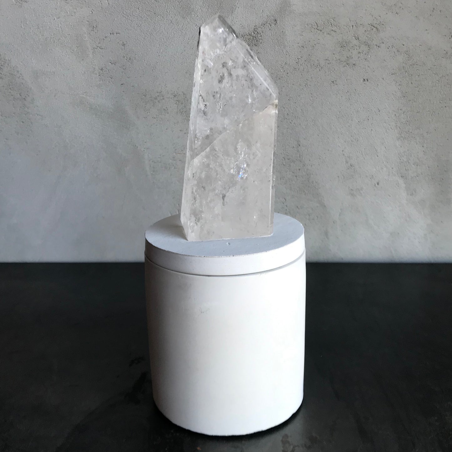 Abstract Polished Tall Quartz Lid